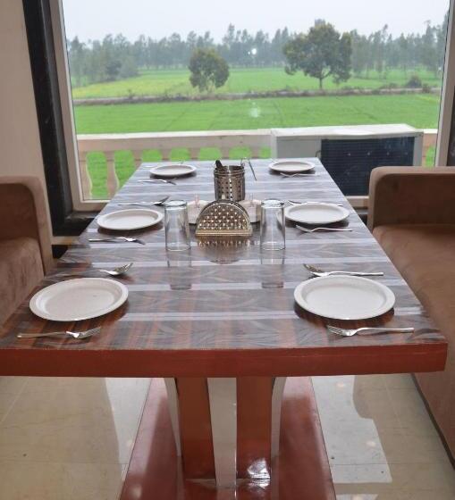 هتل Royal Heritage Resort Pilibhit