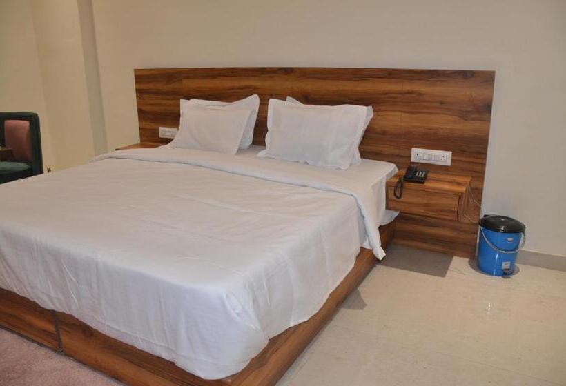 هتل Royal Heritage Resort Pilibhit