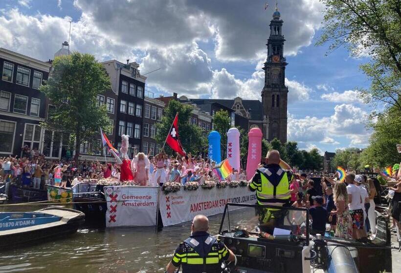 تختخواب و صبحانه Charming Rooms With Free Parking