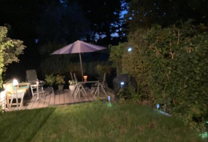 تختخواب و صبحانه Charming Rooms With Free Parking