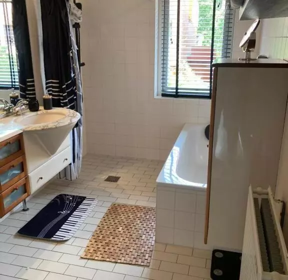 Aamiaismajoitus (B&B) Charming Rooms With Free Parking