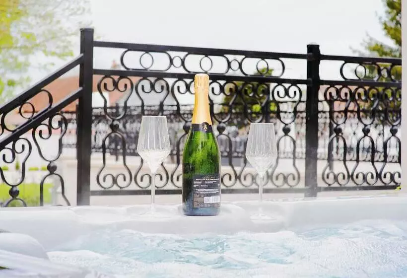 ホテル Hôtel Château Héloïse