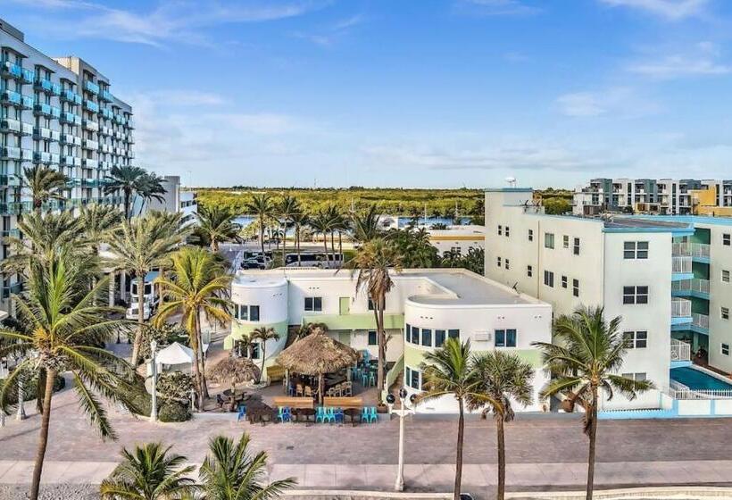 Otel Panoramic Beachfront Suite