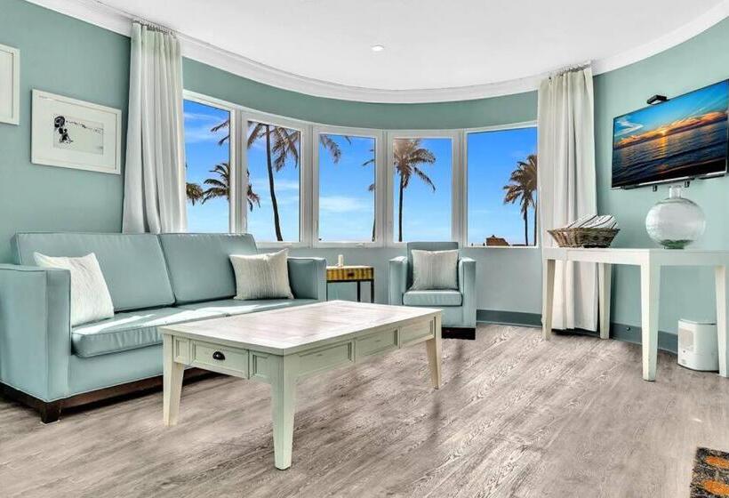 Otel Panoramic Beachfront Suite