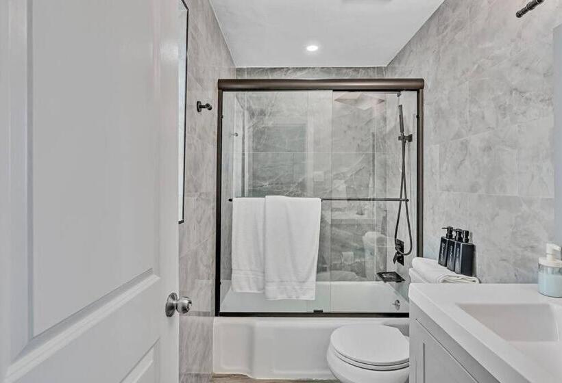 Otel Panoramic Beachfront Suite