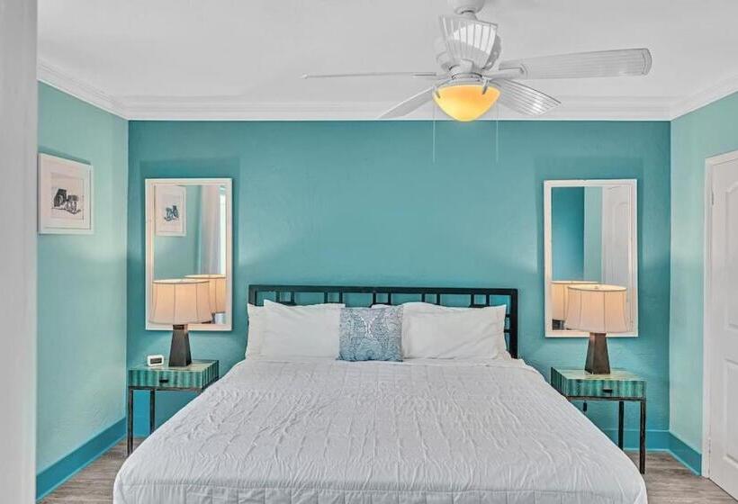 Otel Panoramic Beachfront Suite