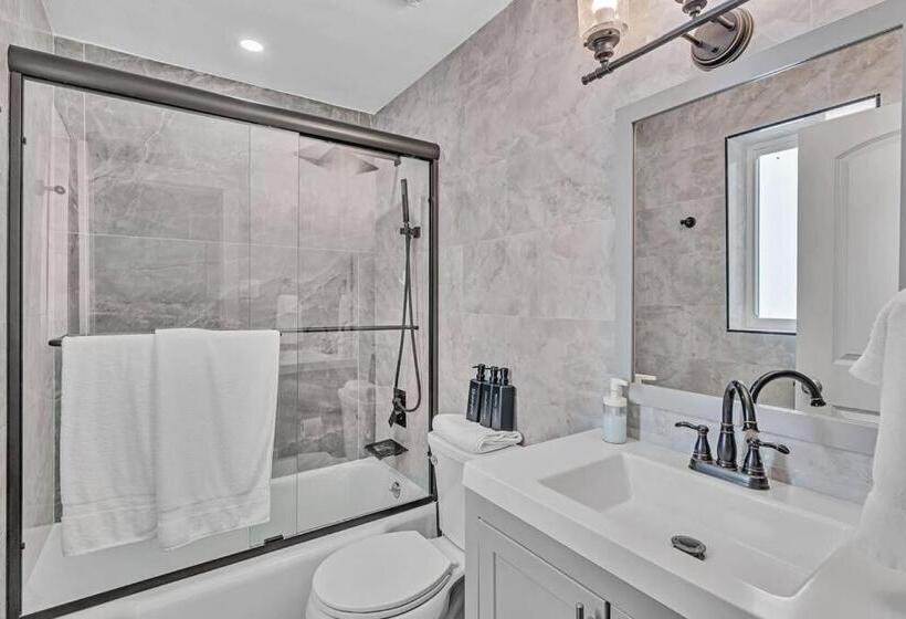 Otel Panoramic Beachfront Suite