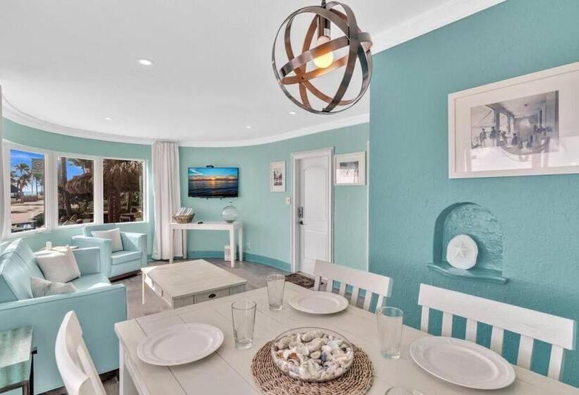 Otel Panoramic Beachfront Suite