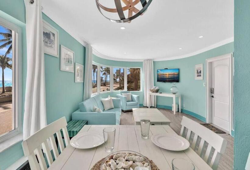 Otel Panoramic Beachfront Suite