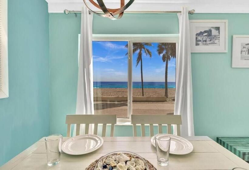 Otel Panoramic Beachfront Suite