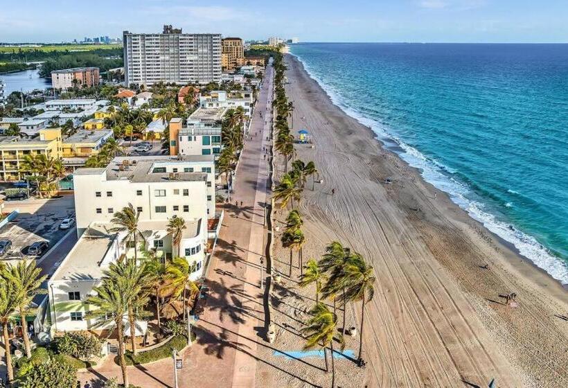 Otel Panoramic Beachfront Suite