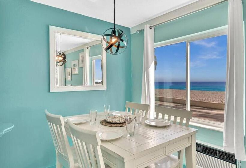 Otel Panoramic Beachfront Suite