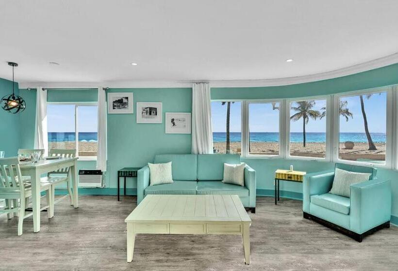 Otel Panoramic Beachfront Suite