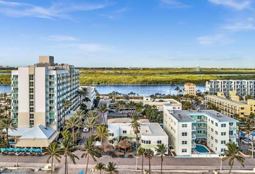 Otel Panoramic Beachfront Suite