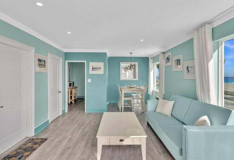 Otel Panoramic Beachfront Suite