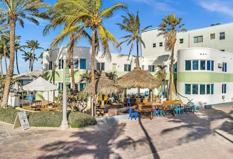 Otel Panoramic Beachfront Suite