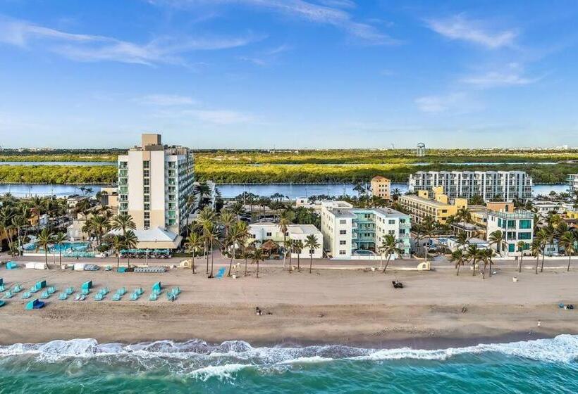 Otel Panoramic Beachfront Suite