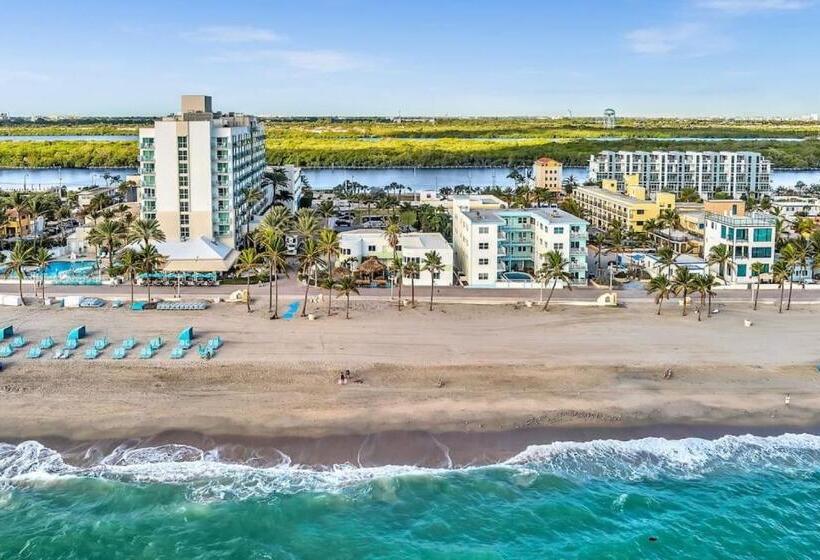 Otel Panoramic Beachfront Suite