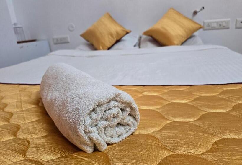 Hotel The Sea Walk Beachside Serinity