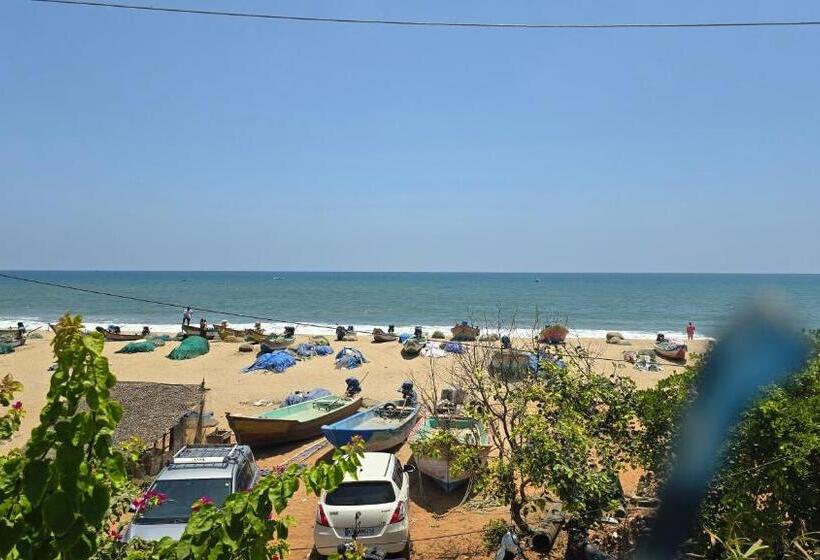 Hotel The Sea Walk Beachside Serinity