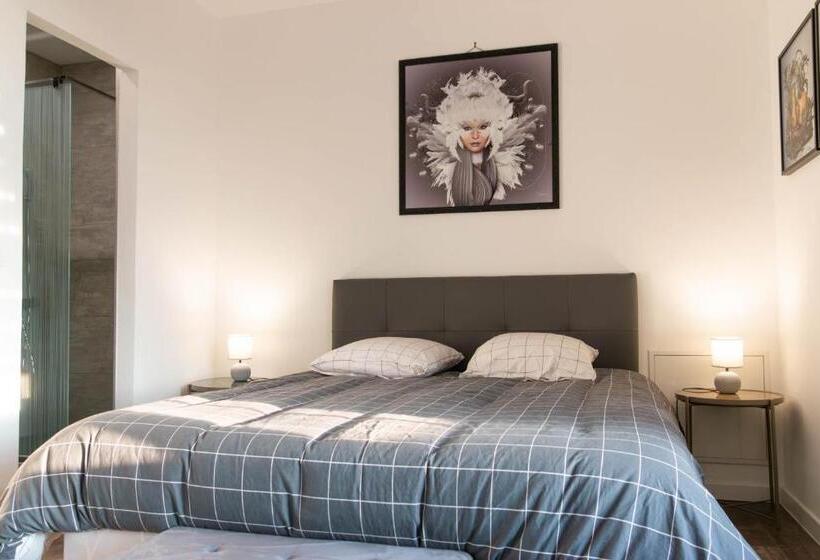 تختخواب و صبحانه La Chambre De L Ange