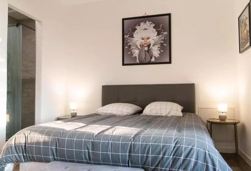 تختخواب و صبحانه La Chambre De L Ange