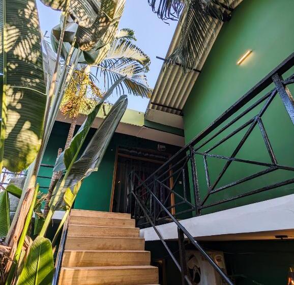 فندق Seaside Serenity Resort