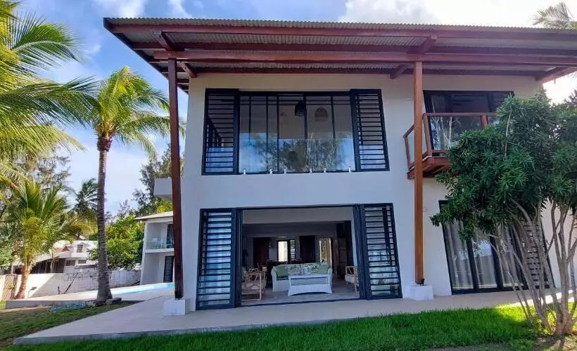 پانسیون Canari Waterfront Villas