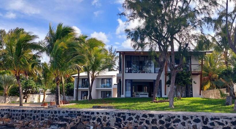 Пансион Canari Waterfront Villas