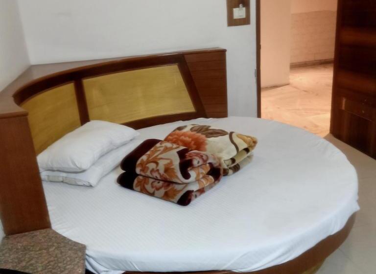 بنسيون Geet Deluxe At New Delhi Railway Station