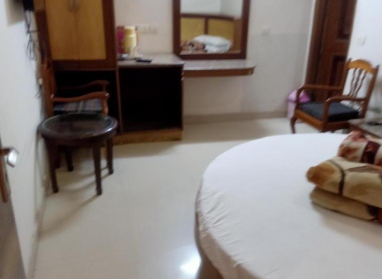 بنسيون Geet Deluxe At New Delhi Railway Station