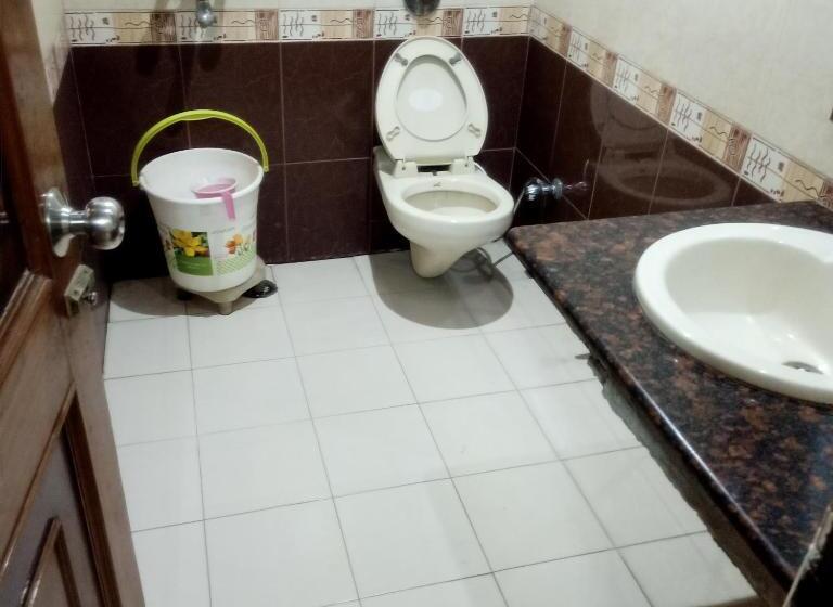 بنسيون Geet Deluxe At New Delhi Railway Station