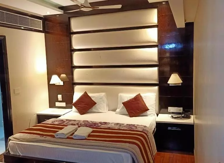 پانسیون Geet Deluxe At New Delhi Railway Station