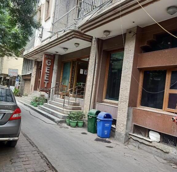 بنسيون Geet Deluxe At New Delhi Railway Station