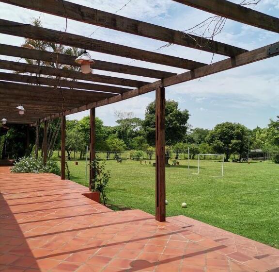 پانسیون Quinta Los Lapachos De Ypané