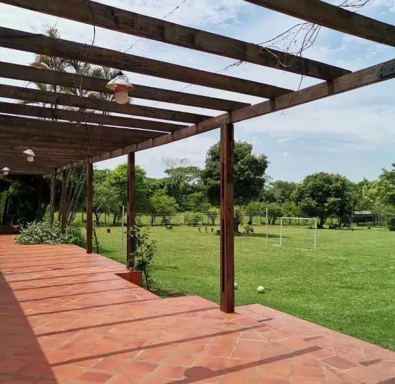 پانسیون Quinta Los Lapachos De Ypané