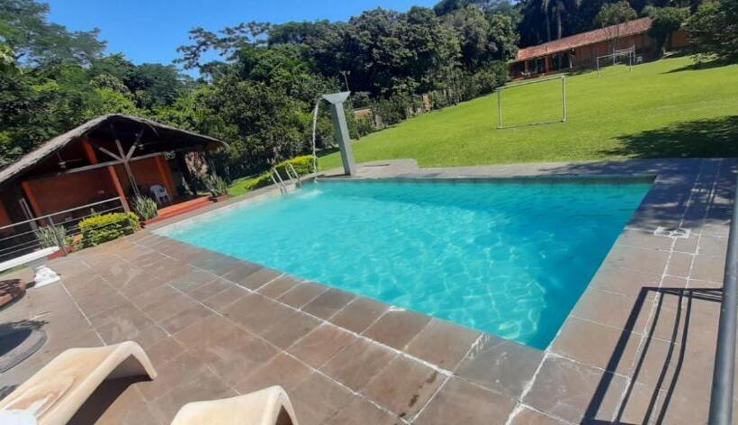 پانسیون Quinta Los Lapachos De Ypané