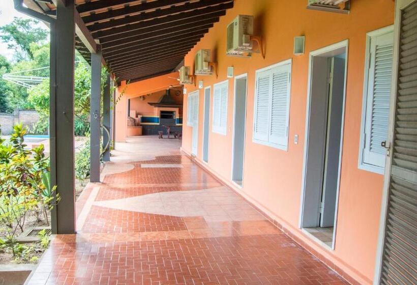 پانسیون Quinta Los Lapachos De Ypané