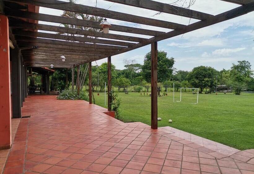 پانسیون Quinta Los Lapachos De Ypané