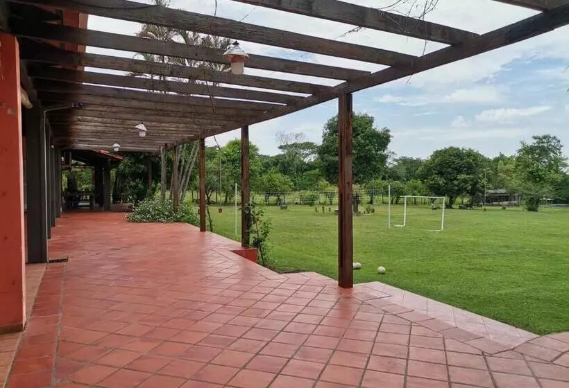پانسیون Quinta Los Lapachos De Ypané