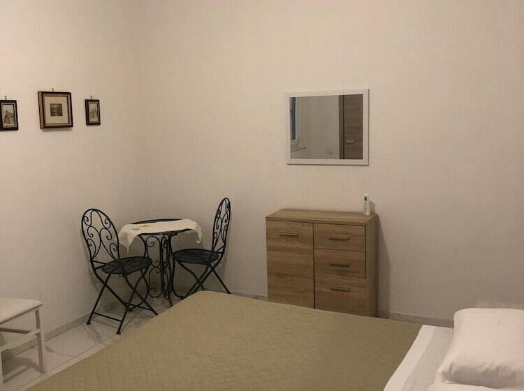 פנסיון Room In Apartment   Two Flowers Guest House