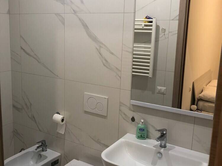 פנסיון Room In Apartment   Two Flowers Guest House