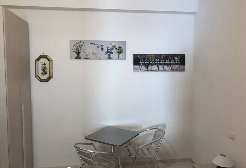 פנסיון Room In Apartment   Two Flowers Guest House