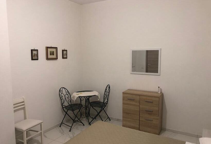 פנסיון Room In Apartment   Two Flowers Guest House
