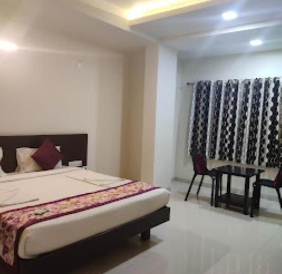 The Hotel Relax , Kankavli