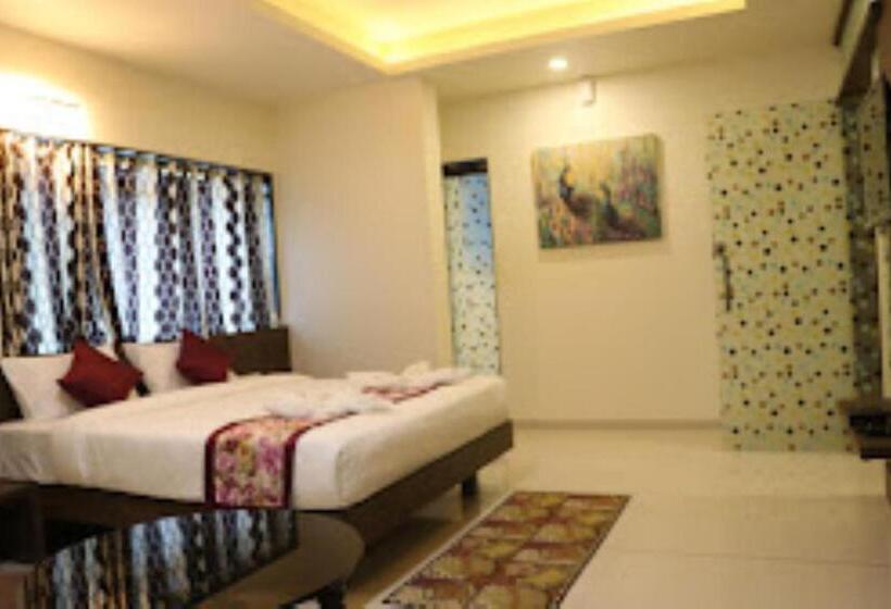 The Hotel Relax , Kankavli