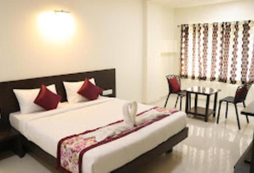 The Hotel Relax , Kankavli