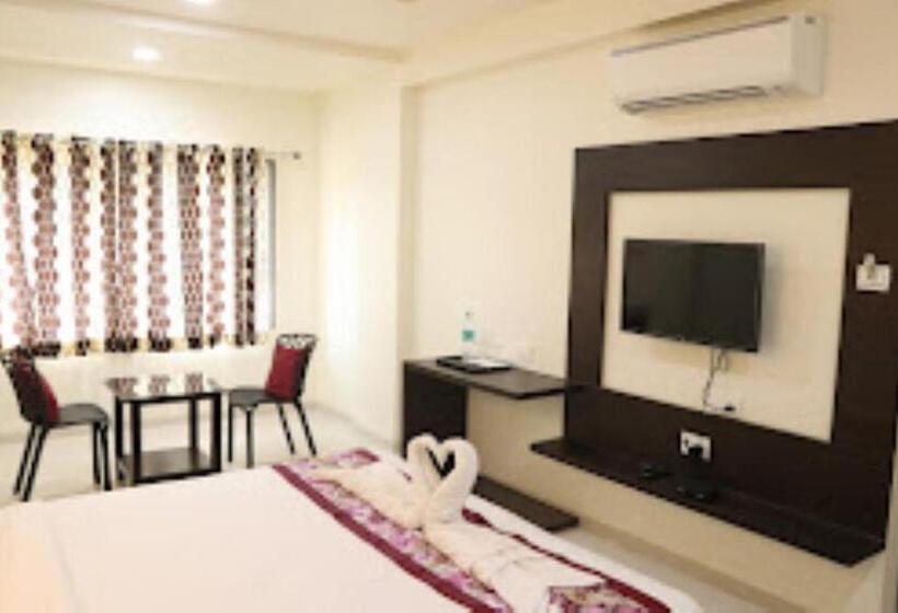 The Hotel Relax , Kankavli