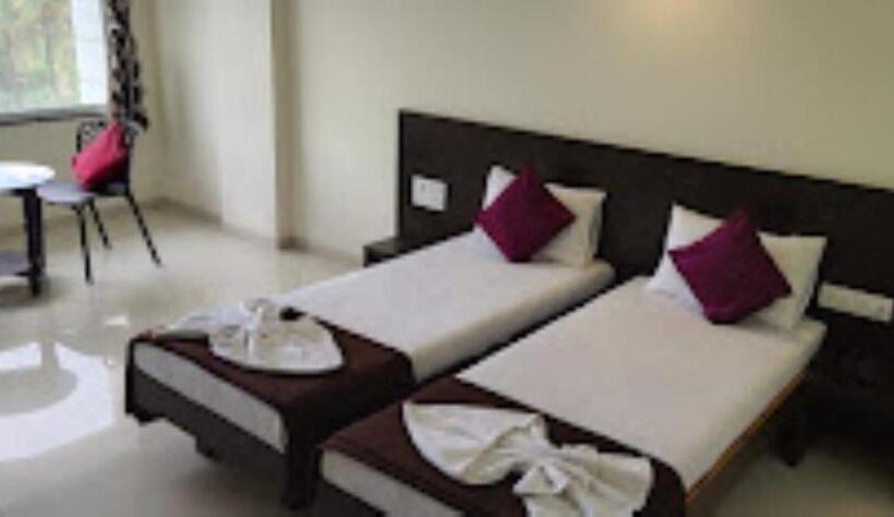 The Hotel Relax , Kankavli