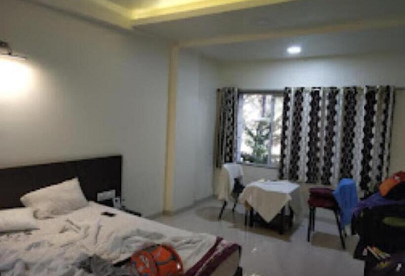 The Hotel Relax , Kankavli